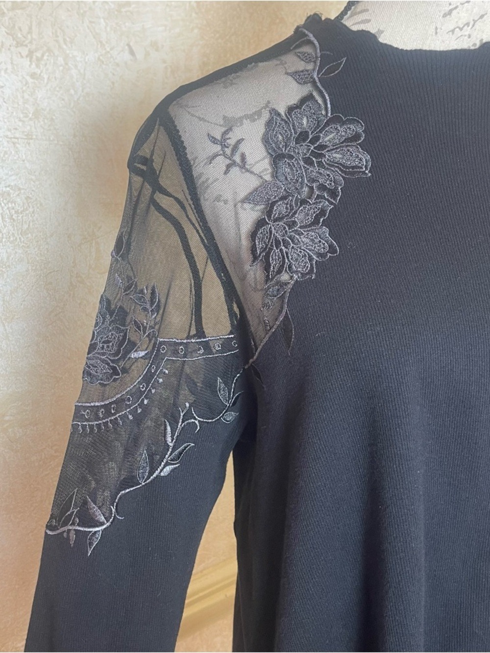 Free People Daniella Top, shoulders sheer mesh floral embroidered accents Sz L - Picture 9 of 9